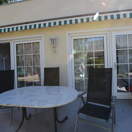 Cozy Bungalow In With Terrace 펜션