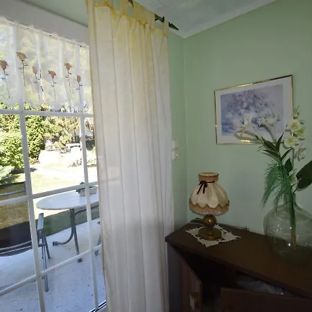 Cozy Bungalow In With Terrace