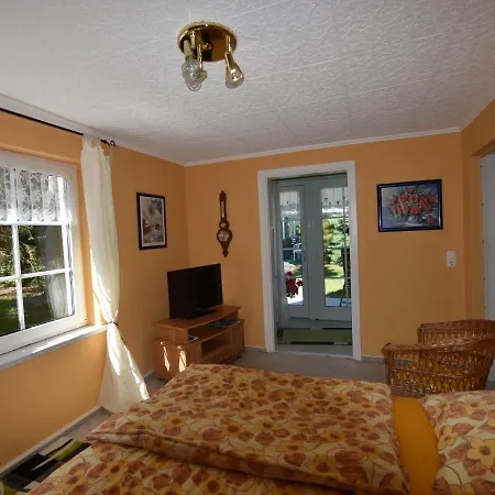 펜션 Cozy Bungalow In With Terrace Wischuer