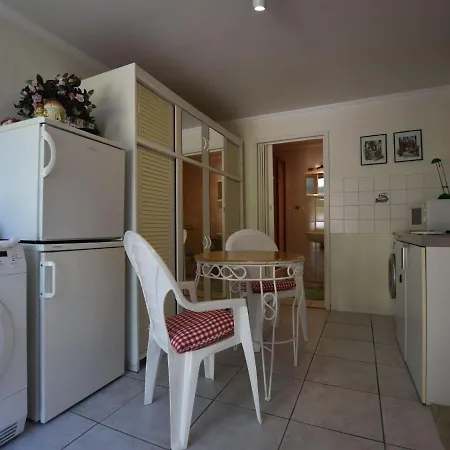 Cozy Bungalow In With Terrace *